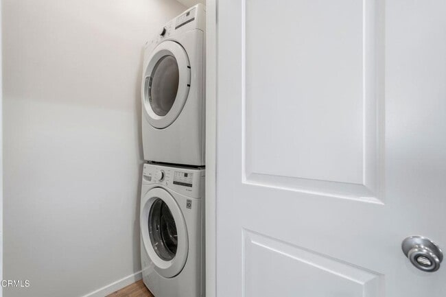 Building Photo - 6721 1/2 Vineland Avenue Unit