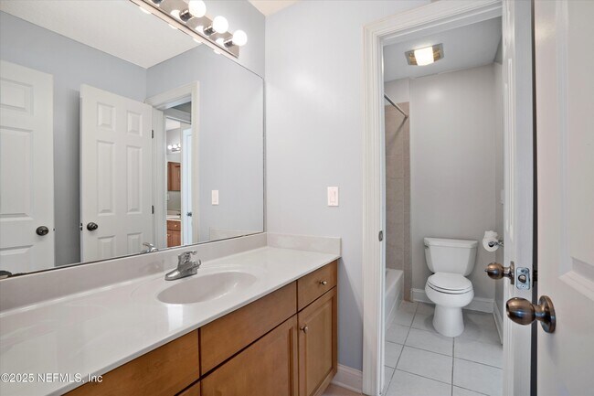 Building Photo - 713 Carthage Pl