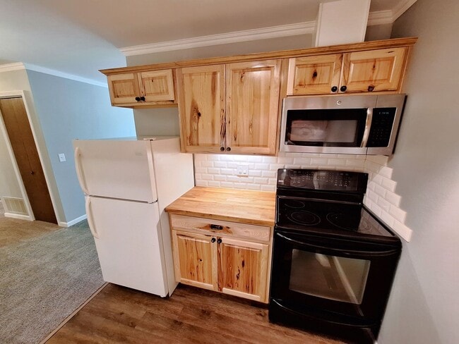 Building Photo - Quiet charmer- Upgrades abound, landry & u...