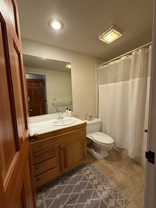 Building Photo - One-level living with garage close to Incline beaches