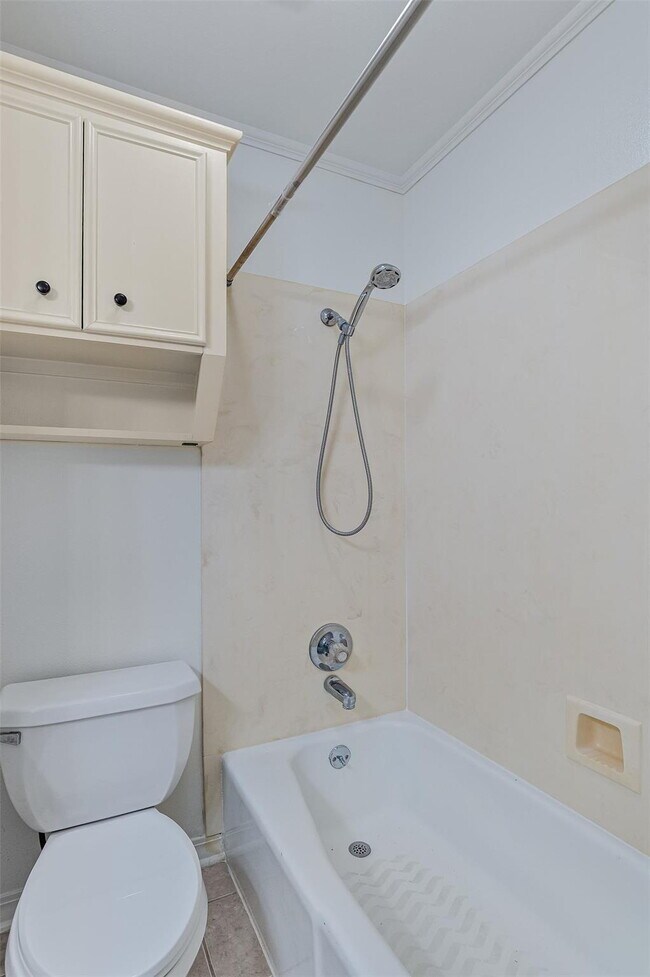 Building Photo - "Cozy Charm Awaits: 3-Bedroom Home with Fireplace in Bossier City!"