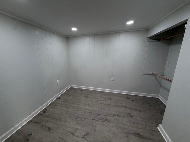 Building Photo - Newly remodeled 2 bedroom