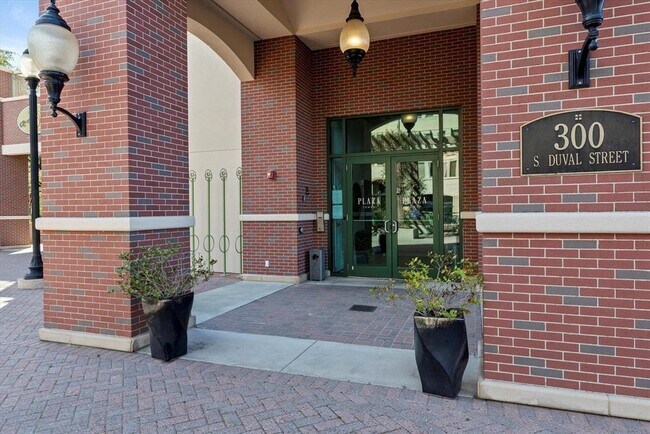 Building Photo - 300 S Duval St