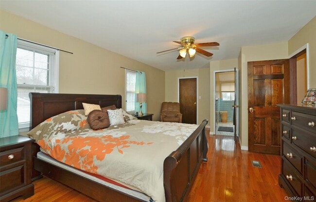 Building Photo - 327 Town Line Rd