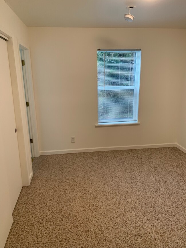 Bedroom - 1964 Front Ave W