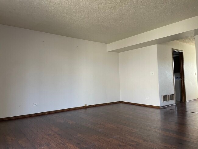 Building Photo - 1448 Merrimac Ln S