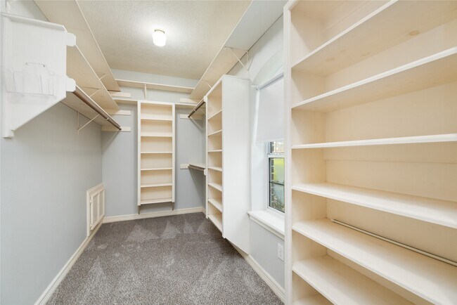 Building Photo - 106 River Oaks Dr