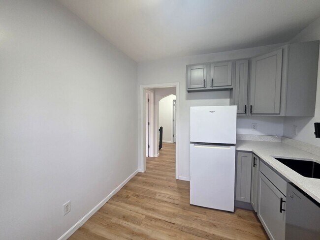 Building Photo - 131 Bausman St