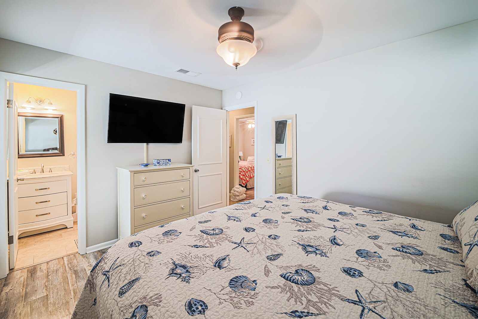 Primary bedroom - 16 Pelican St