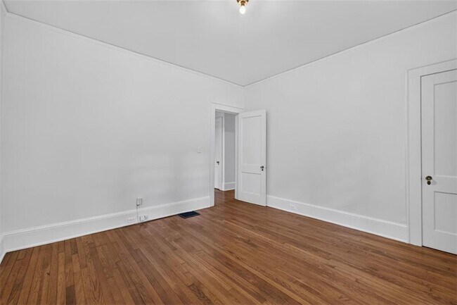 Building Photo - 582 Clifton Rd NE