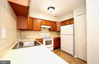 Building Photo - 5630 Ringwood Dr