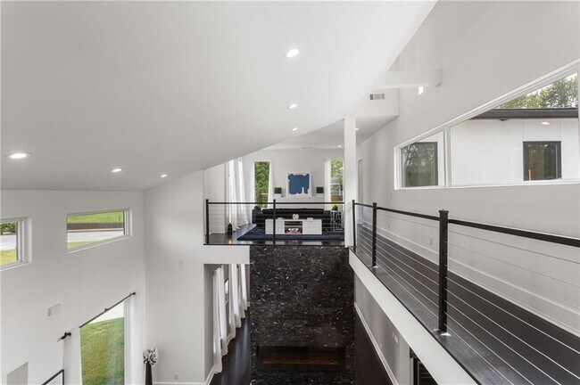 Building Photo - 1756 N Akin Dr NE