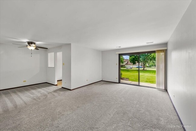 Building Photo - 877 E Carriage Ln