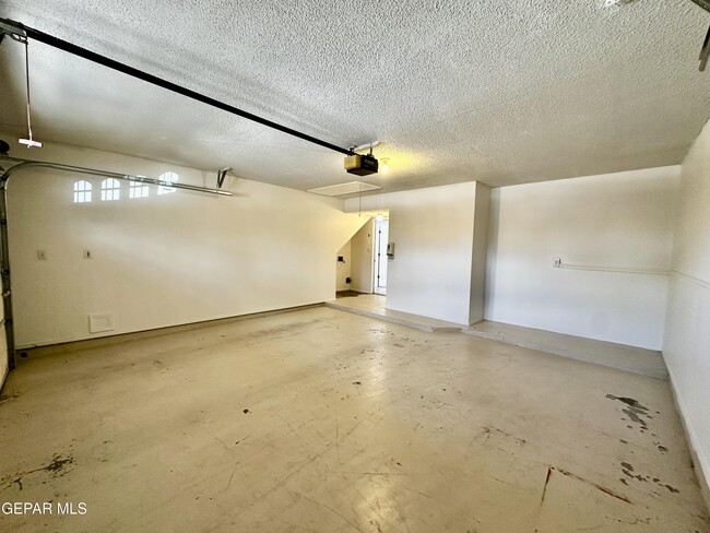 Building Photo - 12277 Red Sun Dr