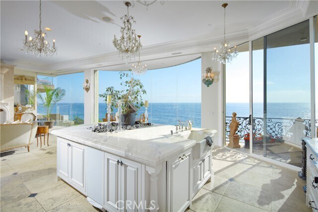 Building Photo - 18 Breakers Ise