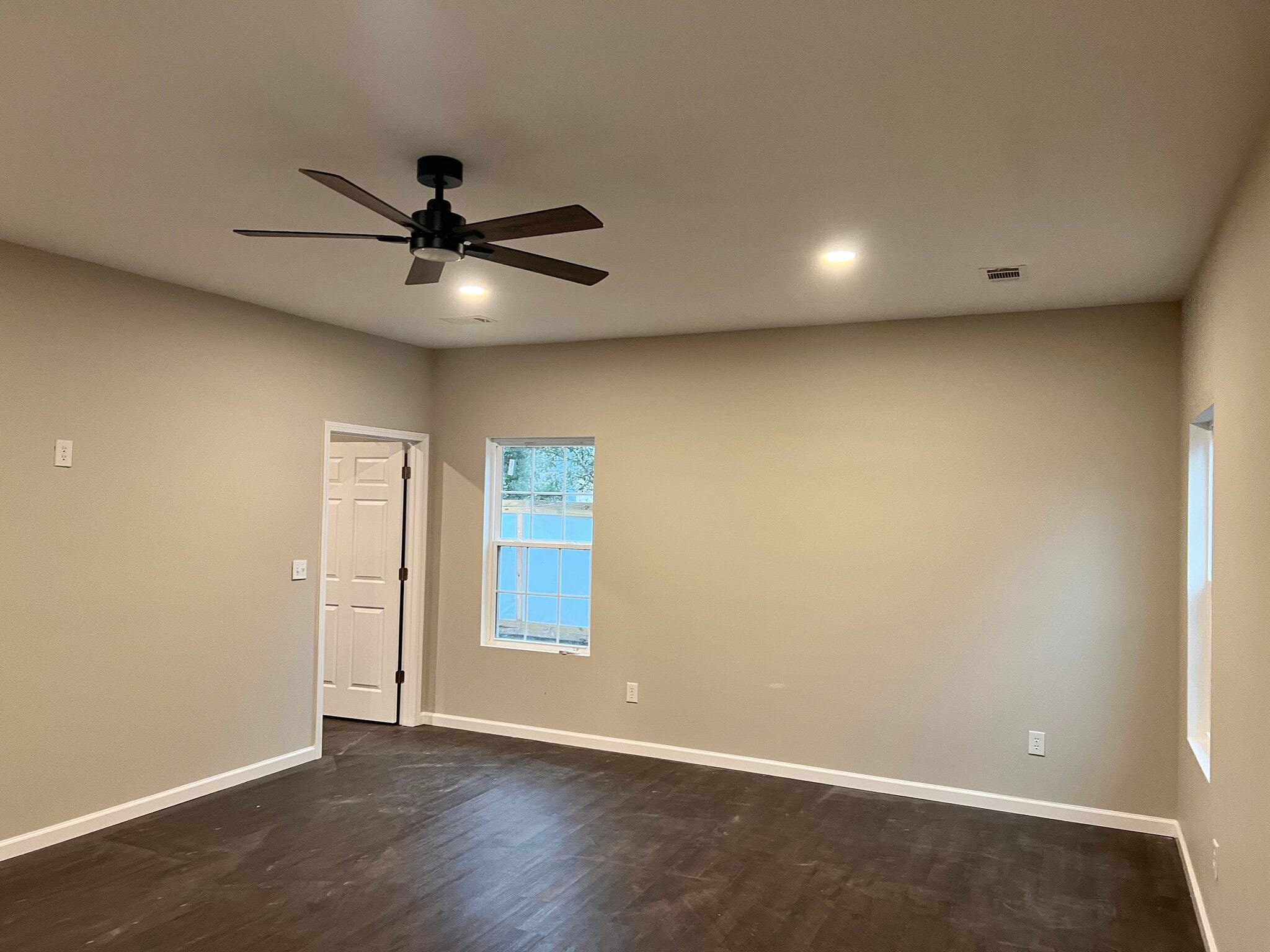 Building Photo - 801 S Houston Lake Rd