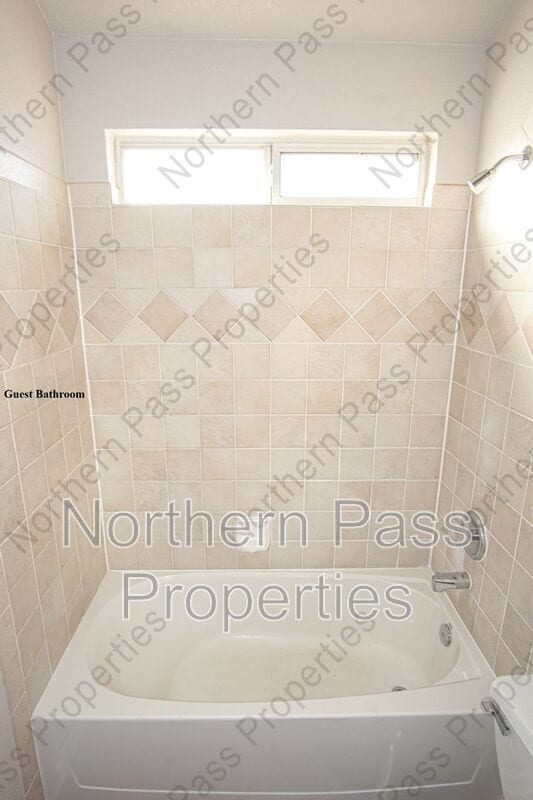 Building Photo - 13740 Paseo Alegre Ave