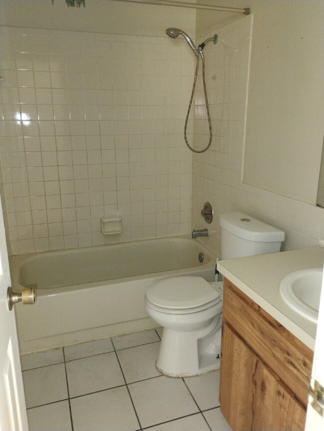 Building Photo - Cute 2 Bedroom, 1 Bathroom Home For Rent.