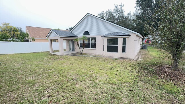 Building Photo - Come see this beautiful 3 bedroom, 2 bath, 2 car garage home for rent near Citrus Park Mall!