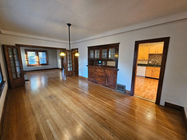 Building Photo - Beautiful Home on South Hill