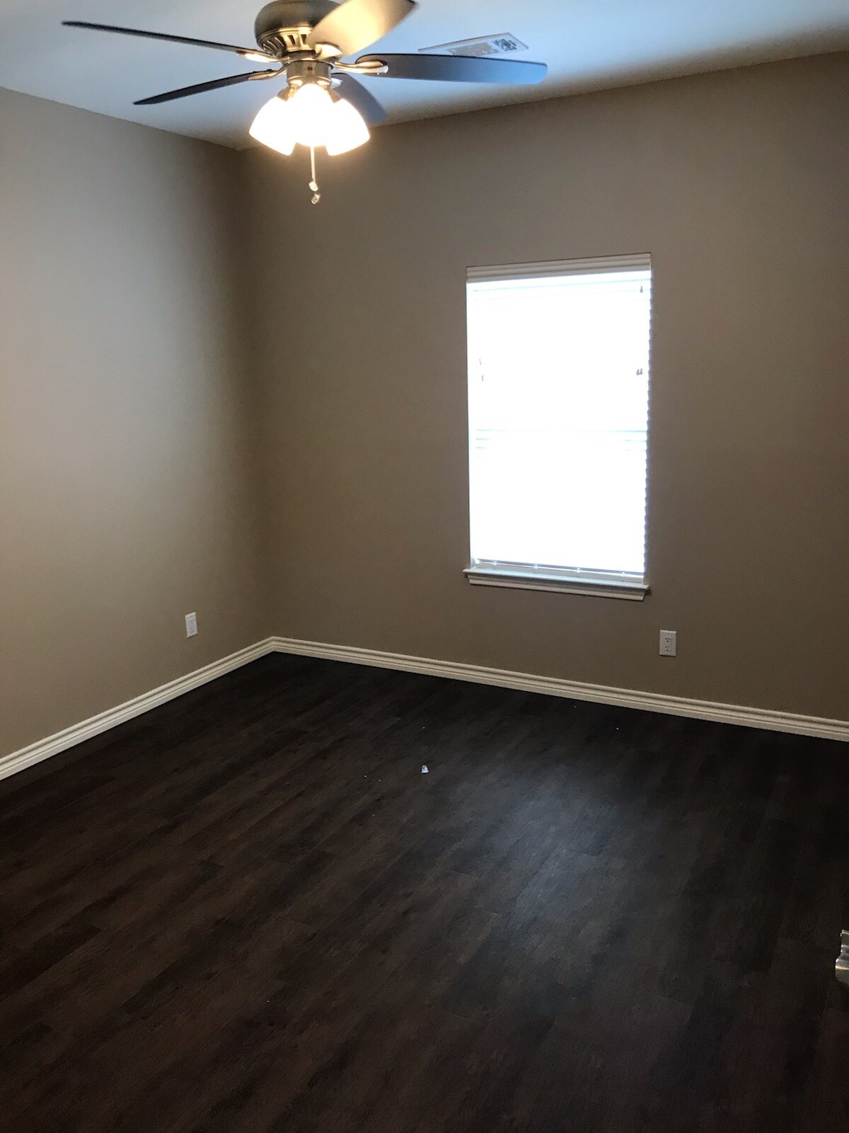 Building Photo - 615 Pecan Ct