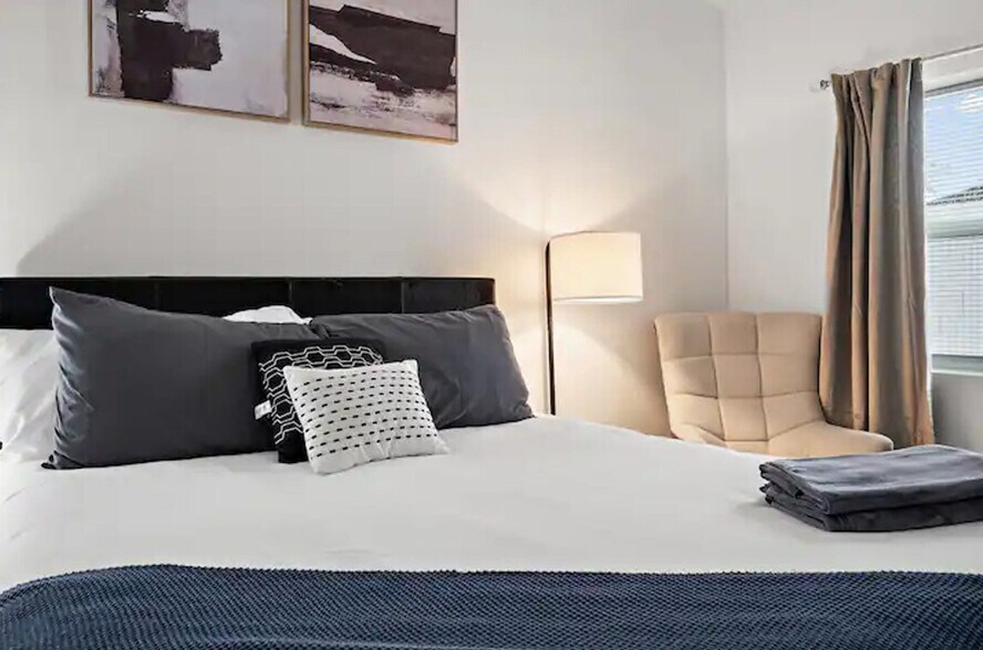 Building Photo - 5148 N 22nd Ave