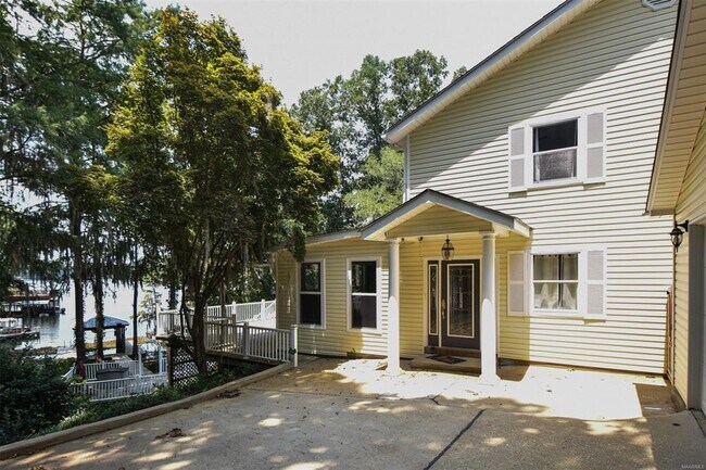 Building Photo - 555 Shady Acres Rd