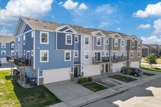 Building Photo - 2502 NW Lois Ln