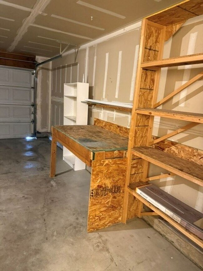 Building Photo - Two Bedroom Two Bath Townhome move in ready!