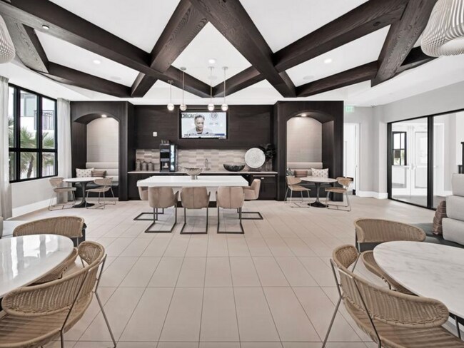 Building Photo - 8450 NW 102nd Ave