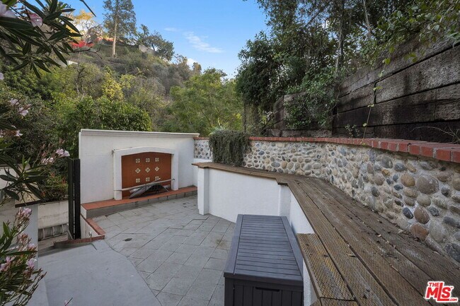 Building Photo - 2319 Outpost Dr