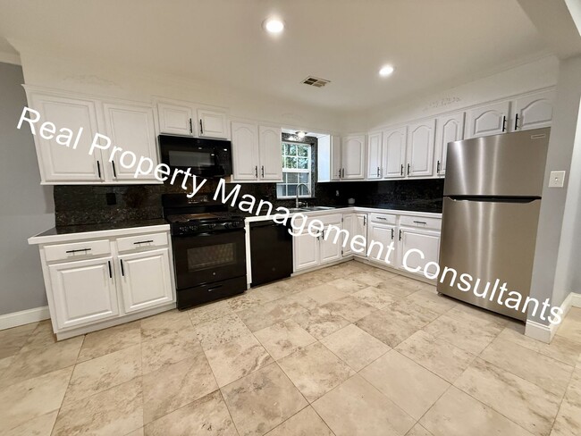 Building Photo - Updated 4 Bedroom, 2 Bath Home with Spacio...