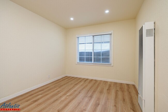 Building Photo - 1221-1221 Shortridge Ave