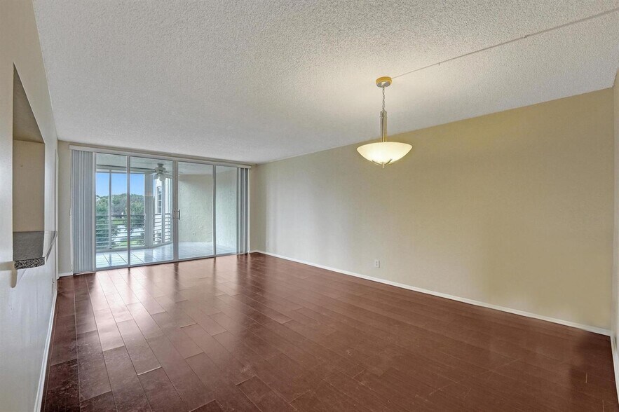 Building Photo - 9531 Seagrape Dr