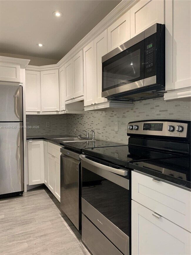 Building Photo - 1200 Mariposa Ave