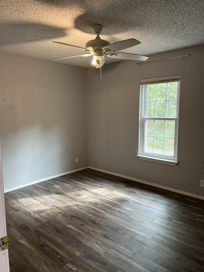 Building Photo - 539 Elm Ct