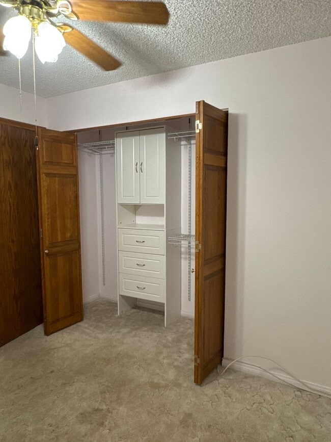 Building Photo - 4 bed, 2 bath, 2 car garage . Boulder City RV parking