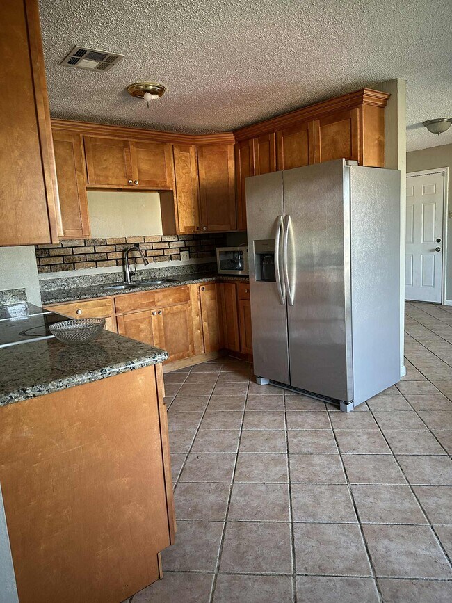 Primary Photo - 2944 Dove Ave