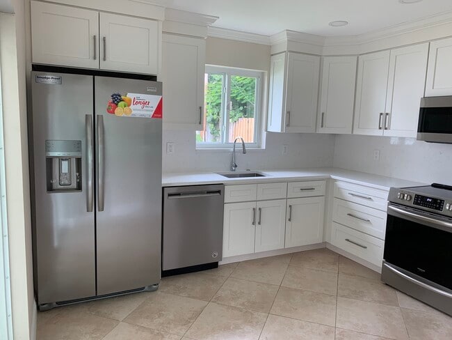 Building Photo - 580 NW 13th Dr