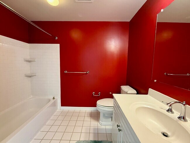 Building Photo - 850 E Main St