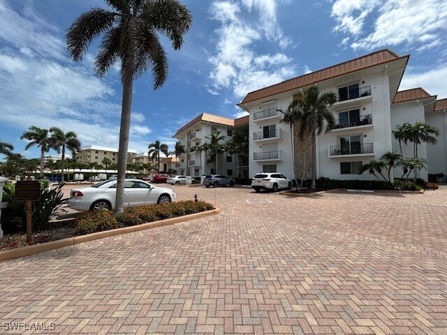 Building Photo - 2900 Gulf Shore Blvd N
