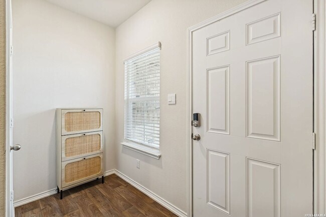 Building Photo - 4550 Meerkat Dr