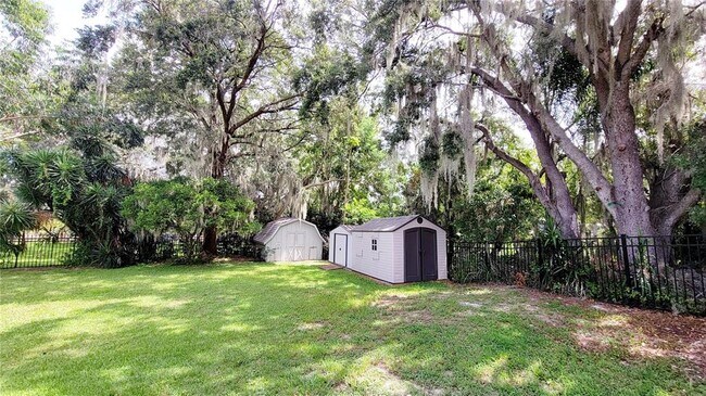Building Photo - 1068 W Lakeshore Dr