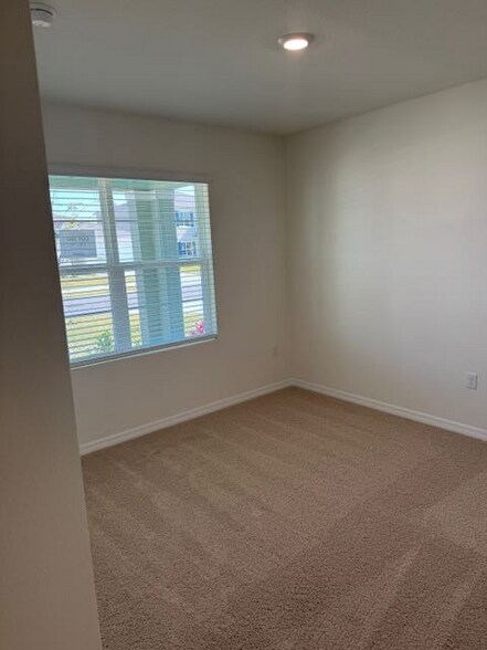 Building Photo - 1328 Lawndale Ct