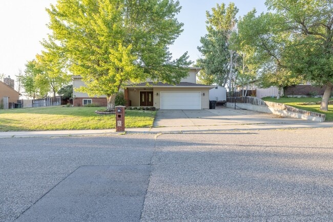 Building Photo - Spacious 5-Bedroom Home with Bonus Room & ...