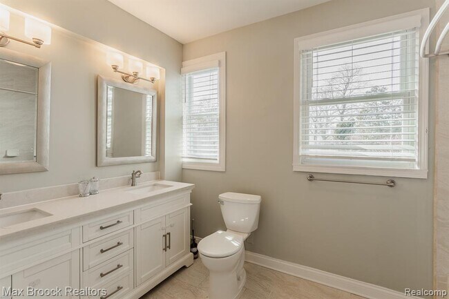 Building Photo - 1610 Yosemite Blvd