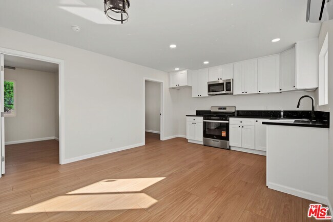 Building Photo - 11512 Fenton Ave