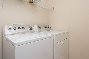 Building Photo - 725 Garden Square Ln