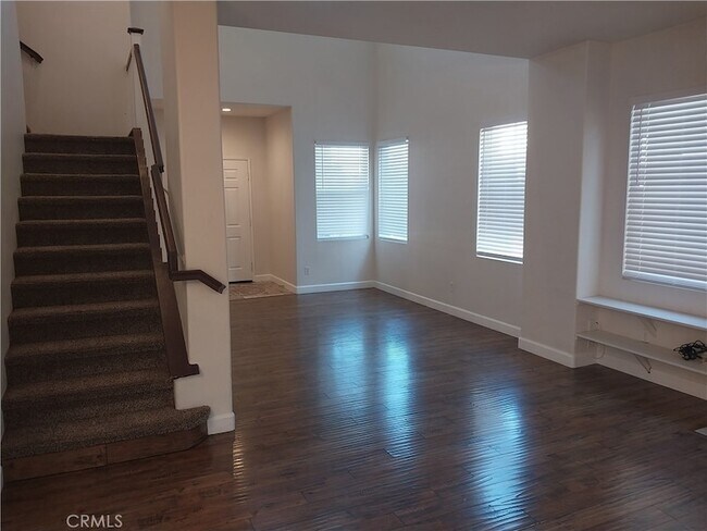Building Photo - 935 Redtail Dr