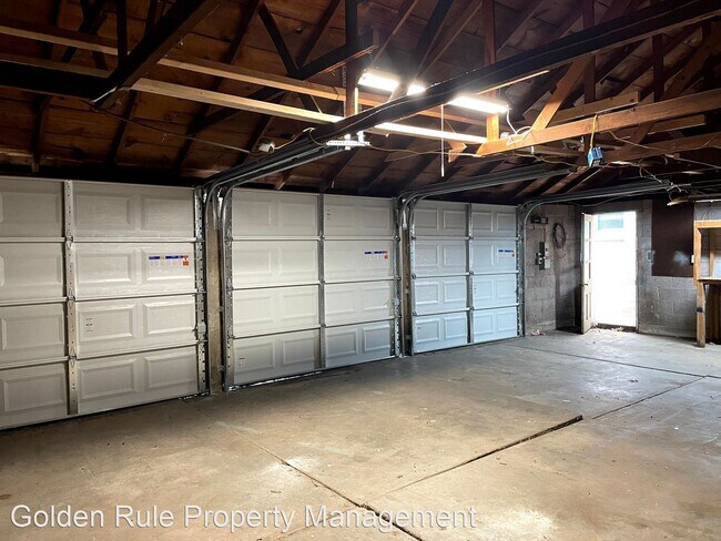 Building Photo - 3 br, 2 bath House - 120 E Ave F